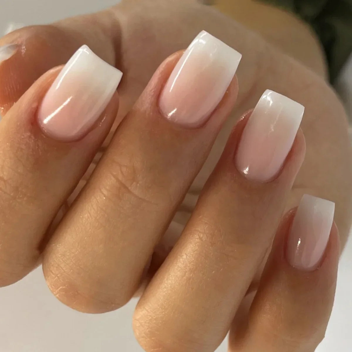 Romantic French White Nude Pink Gradient Chic Varied Short Fake Nails Art False Nails Charming Tip Press on Nails Manicure Tools